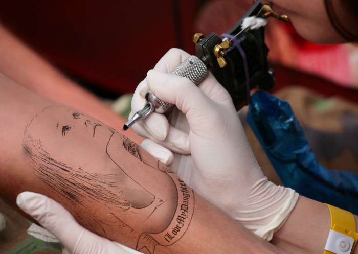 Fotomontaje Tatuando foto en brazo